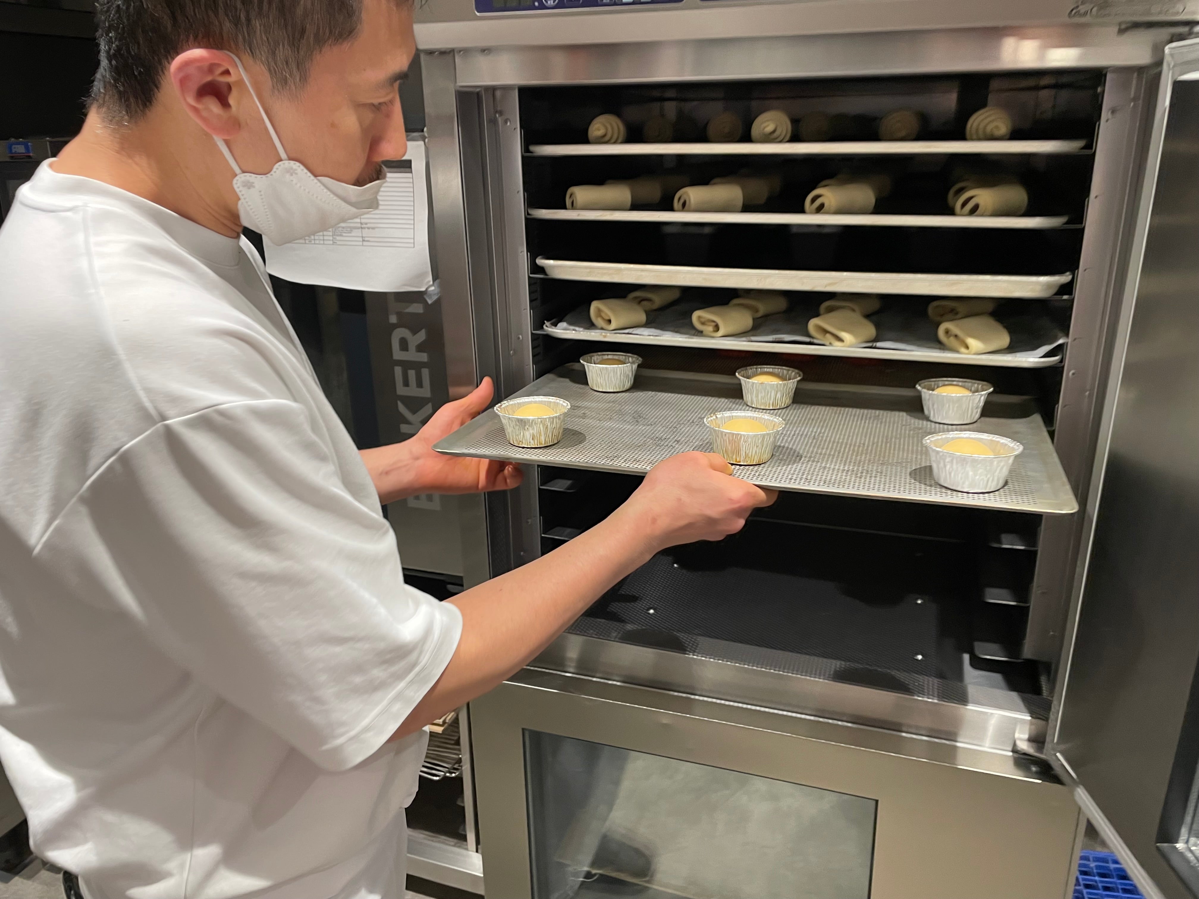 BLUE POPPY Bakery -- 山口哲也 オーナーシェフ【アルミニウム